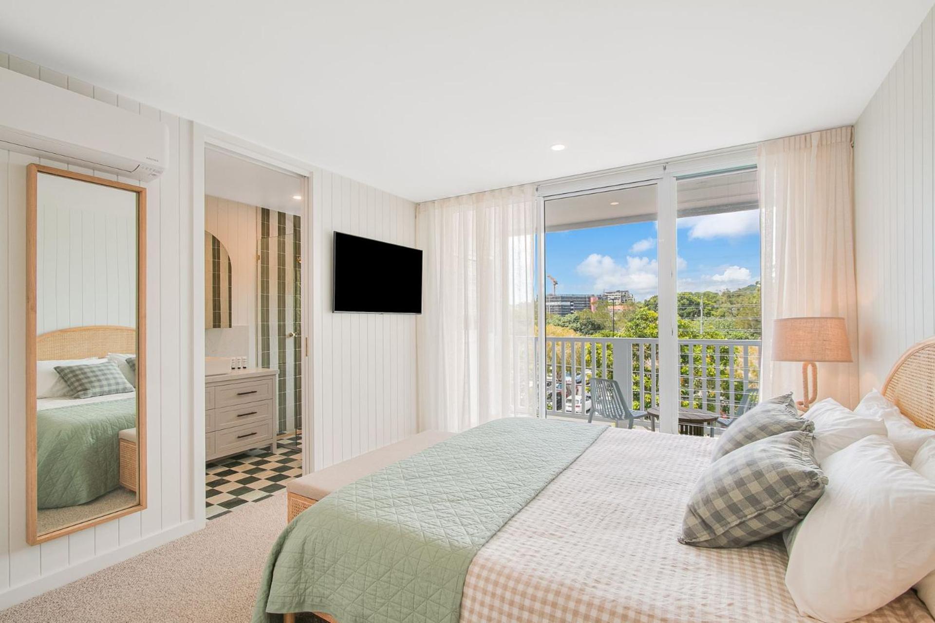 Joy 3 Gold Coast